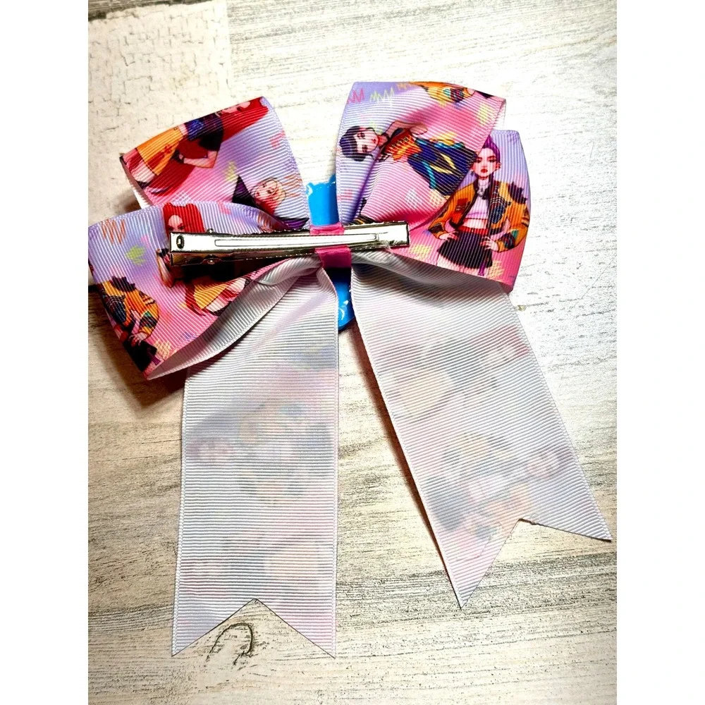 K-Pop Demon Hunter Bow Kids XL Pink  Derpy Tiger. All Over print